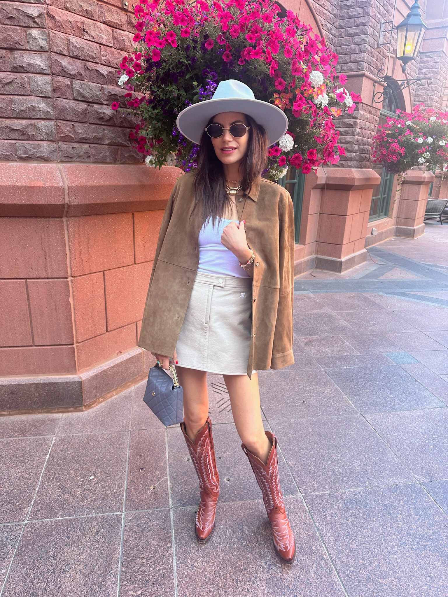 Aspen outfit inspo!!! 

Suede jacket. Cowboy boots. Vinyl leather skirt. Wool hat. Celine sunglasses. Aspen outfit ideas. White tank.

#LTKShoeCrush #LTKSeasonal #LTKStyleTip