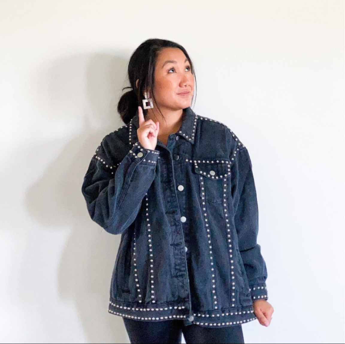 My FAVE denim jacket is back this year 🙌🏽

#blackdenim #jeanjacket #studded #fallfashion #outerwear #transitionaloutfit #nashville #festival

#LTKmidsize #LTKunder100 #LTKSeasonal