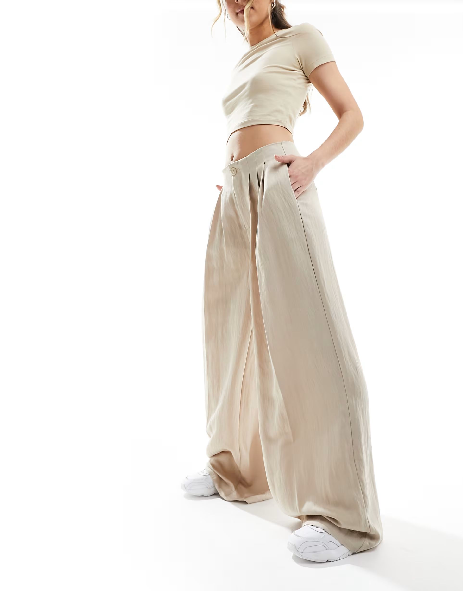 Stradivarius tailored pleated wide leg pants in caramel | ASOS (Global)