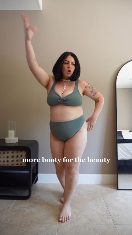 wearing an xl in the lulus top and bottom (sage bikini)
wearing a 38DD in the coral top and a large in the bottom 

#LTKplussize #LTKswim #LTKVideo