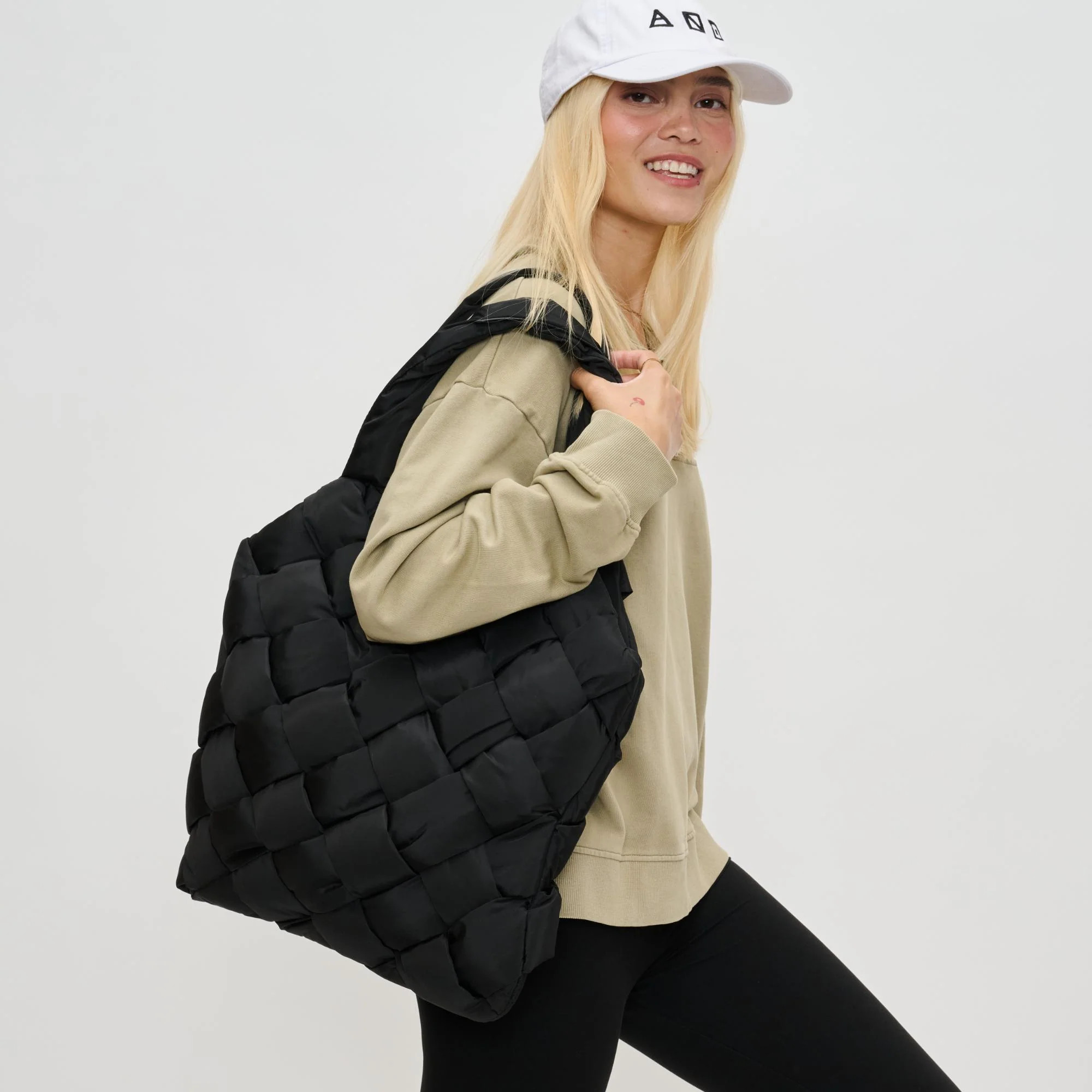 Illumine Tote Salmon | Sol and Selene