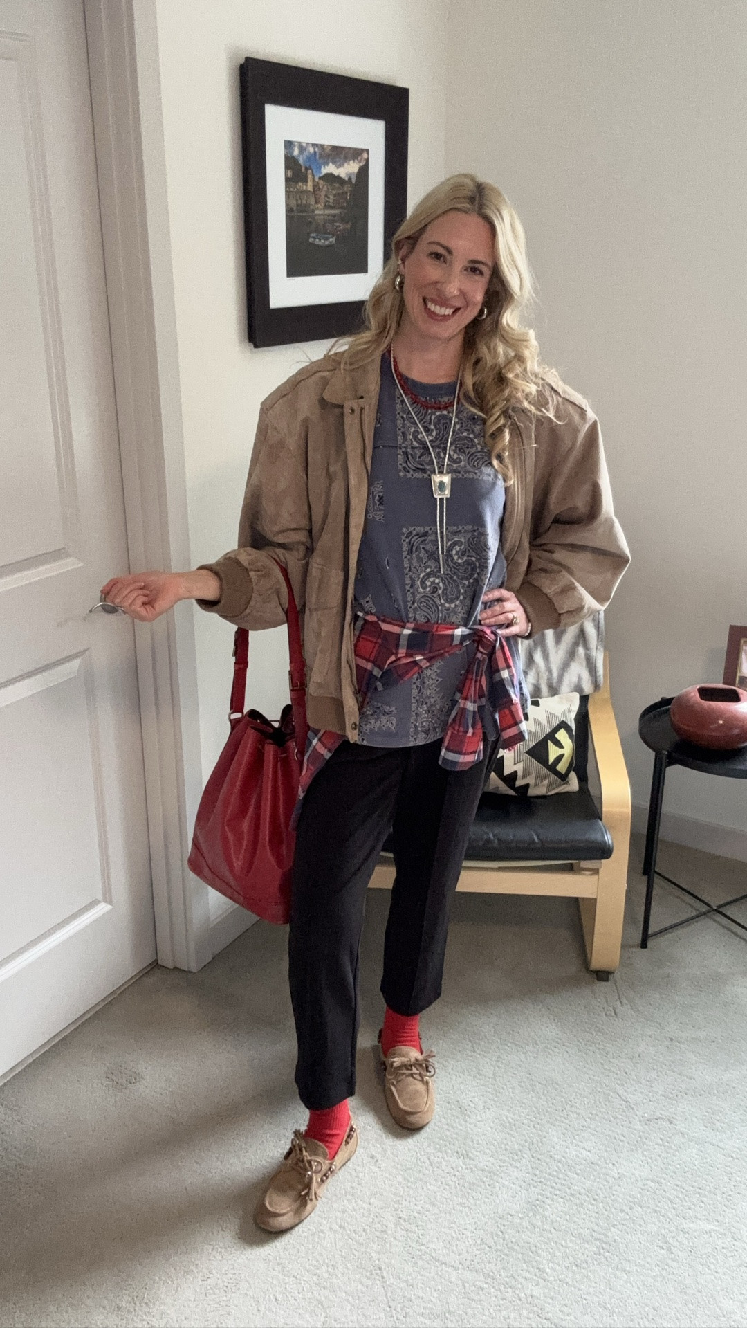 Easy and comfy outfit formula  = oversized tee + pull on pants + something tied around the waist + something around the neck + slim line shoe! Bonus points for a fun sock! Top with a jacket if needed and add your fav bag. 

Vintage suede mens bomber jacket @ebay
Men’s bandana tee (sold out) linked other options @gap
@americaneagle men’s button up @ebay (the row look for less) 
Black crop pants (old) @loft linked other options 
Shoes (gifted) @amazon
Socks @uniqlo
Vintage @louisvutton bag @ebay
Necklaces @ebay

#LTKootd #LTKmomlife #LTKvlog