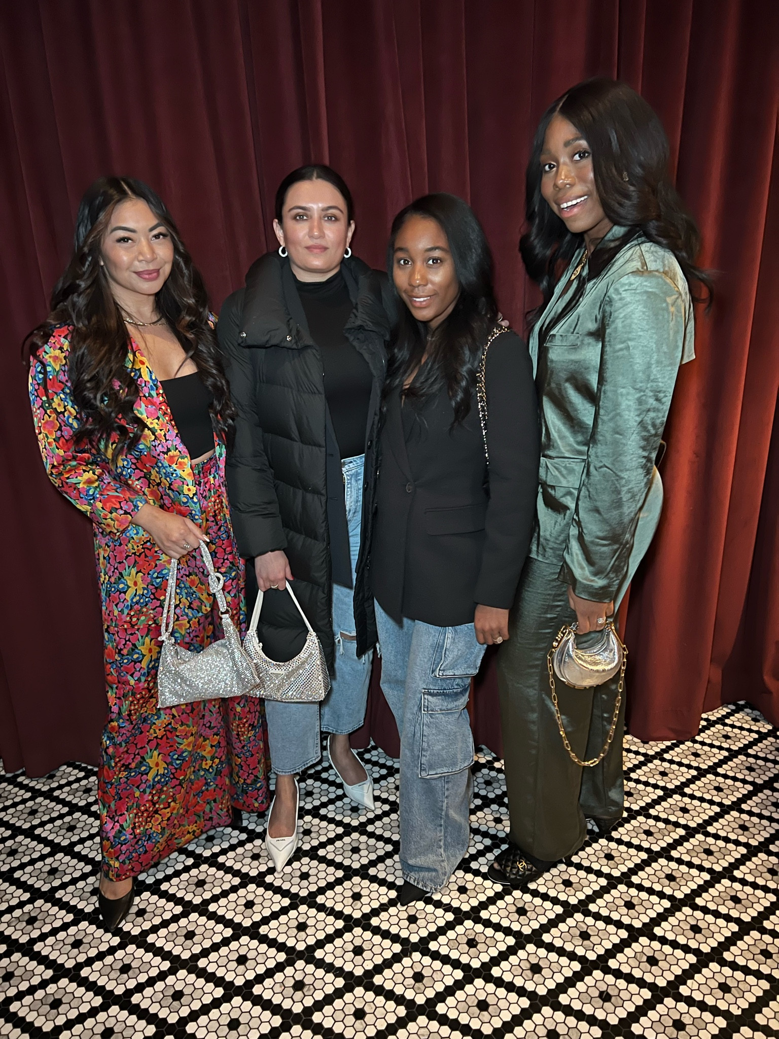 Tonight’s dinner look 

Show Me Your Mumu floral blazer and wide leg pant set 

Wearing a small in both 
Wearing a medium in the black crop top 