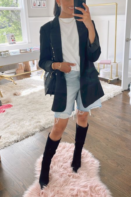 Bermuda shorts
Black blazer
Outfit inspo


#LTKstyletip #LTKfindsunder50 #LTKfindsunder100