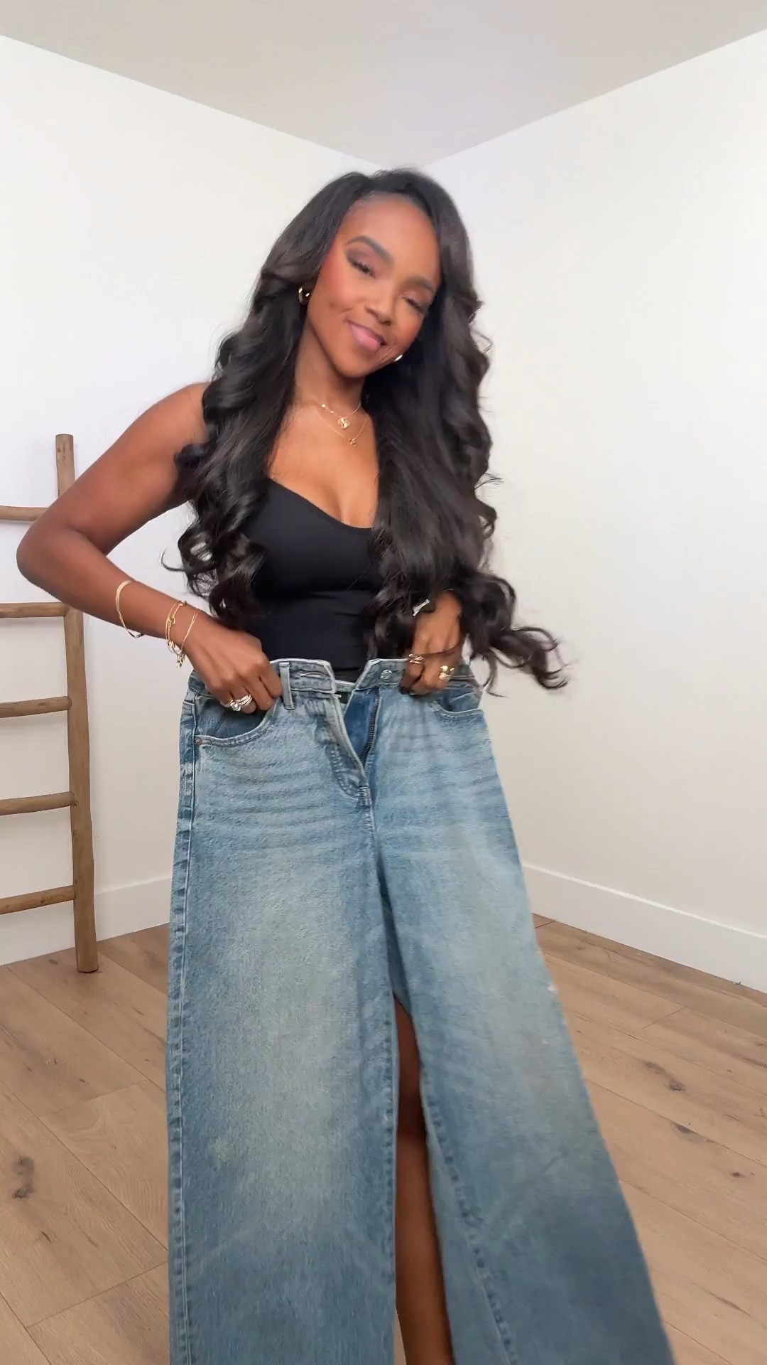 ✨ Thanksgiving casual but elevated  
A relaxed fall look with a structured blazer, comfy Express jeans, and sneakers for that effortless holiday vibe. Easy, polished, and perfect for hosting, traveling, or a laid-back family dinner.

Shop instantly on the app.

Kira’s measurements: 5'4”, 138 lbs, 34D, 27" waist, 40" hips

Casual Thanksgiving outfit ideas, fall blazer and denim look, everyday elevated style with sneakers and layers.

Follow me on Instagram and YouTube @kirasfashionfinds

#LTKHoliday #LTKootd