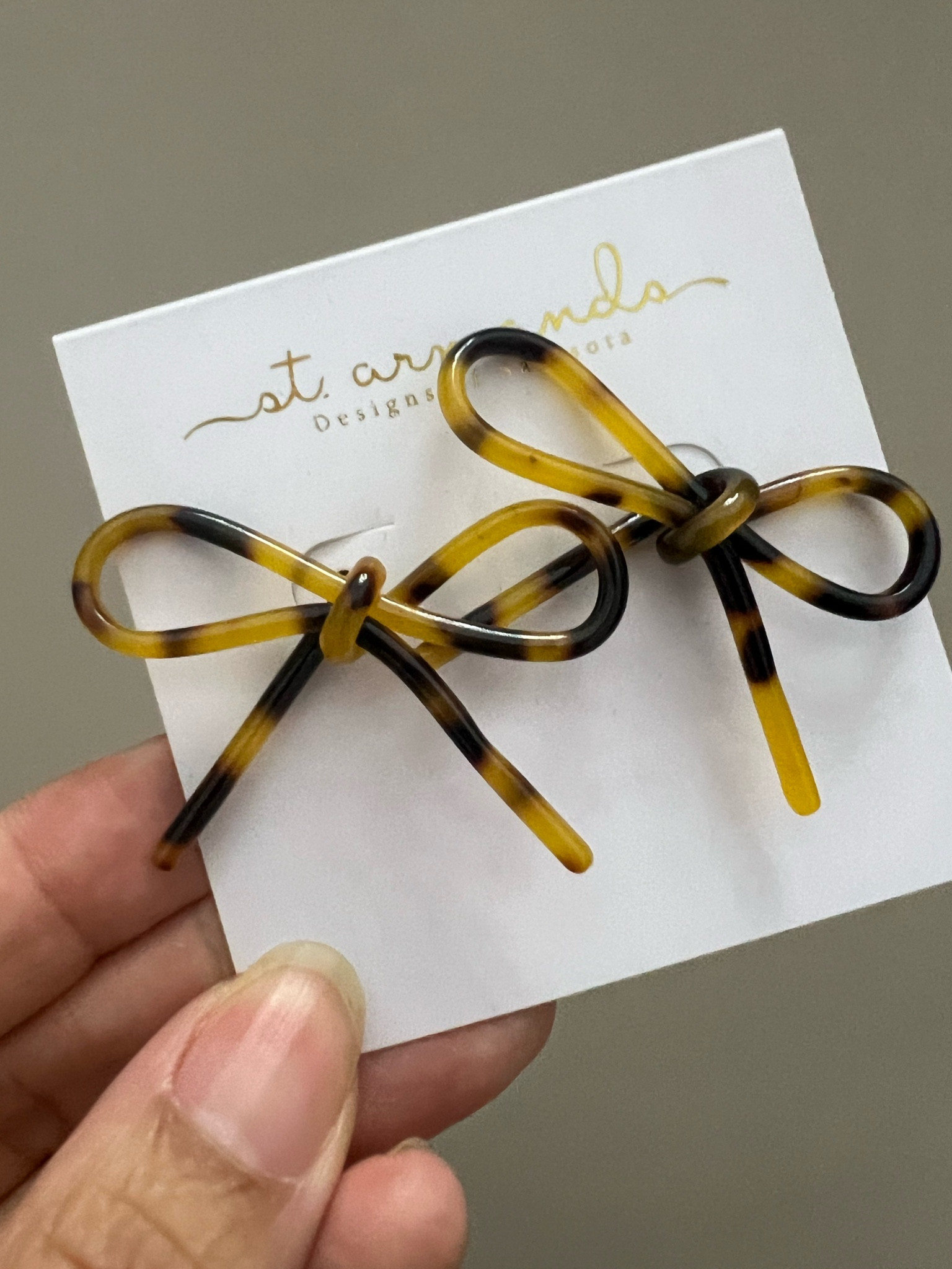 A simple & easy way to embrace the now trend- bow earrings! 

#earrings #bow #bowtrend #workwear 

#LTKstyletip #LTKworkwear #LTKover40