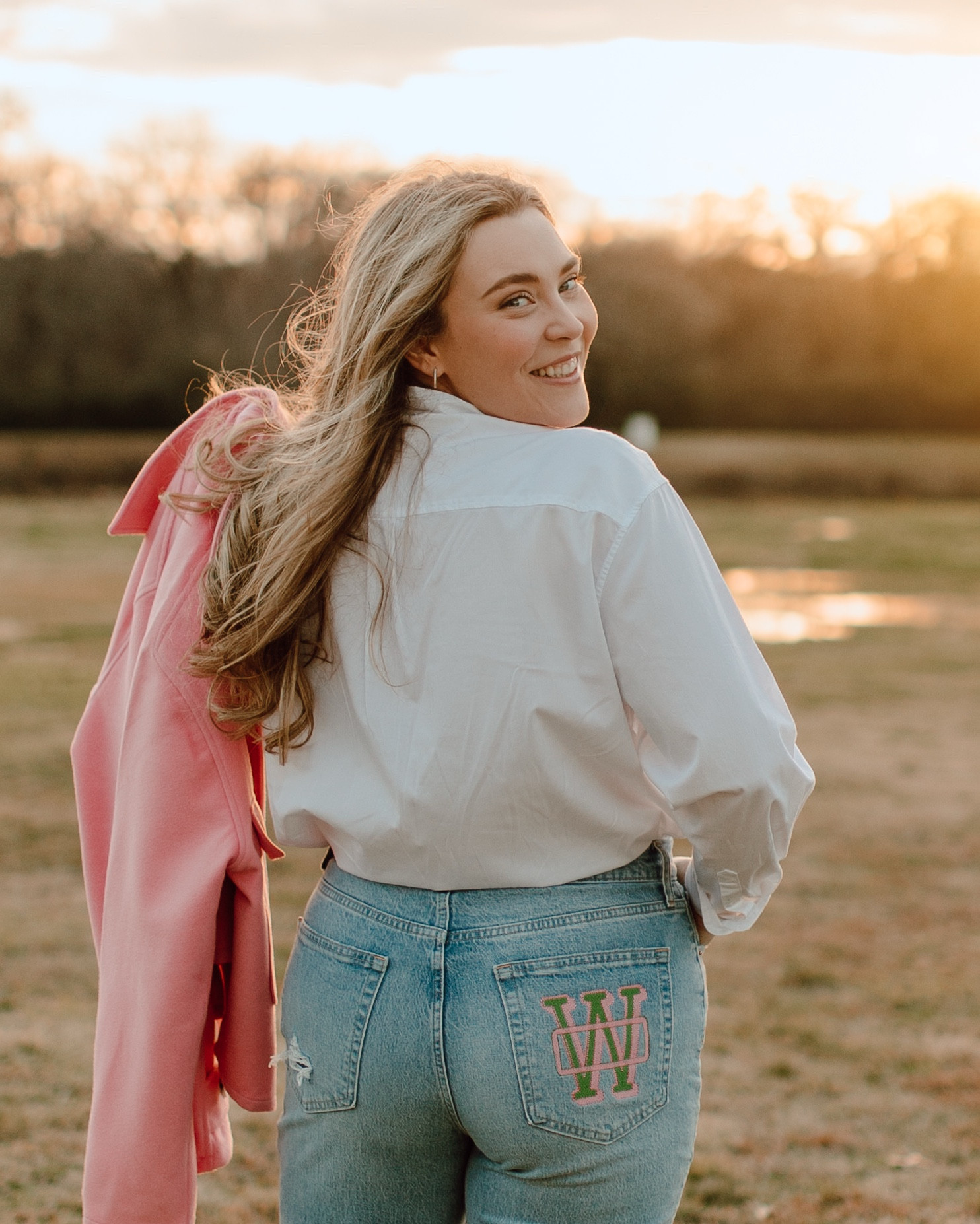 A little monogram magic ✨ Taking a classic jean and making it my own with embroidery by yours truly! Also, don’t snooze on the perfect cropped button down!

#LTKMostLoved #LTKMidsize #LTKStyleTip