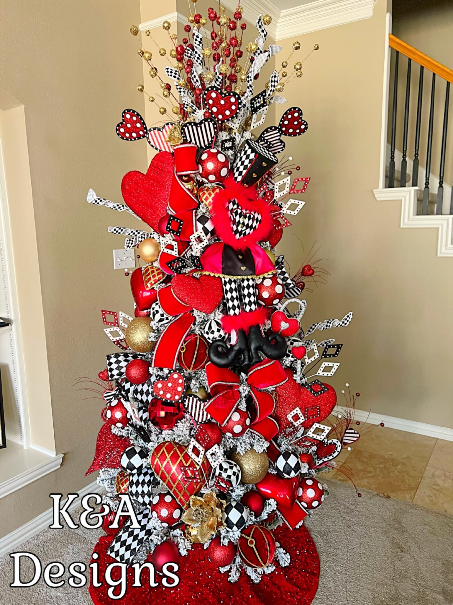 Shop my Valentine’s Day tree! 

#LTKhome #LTKSeasonal