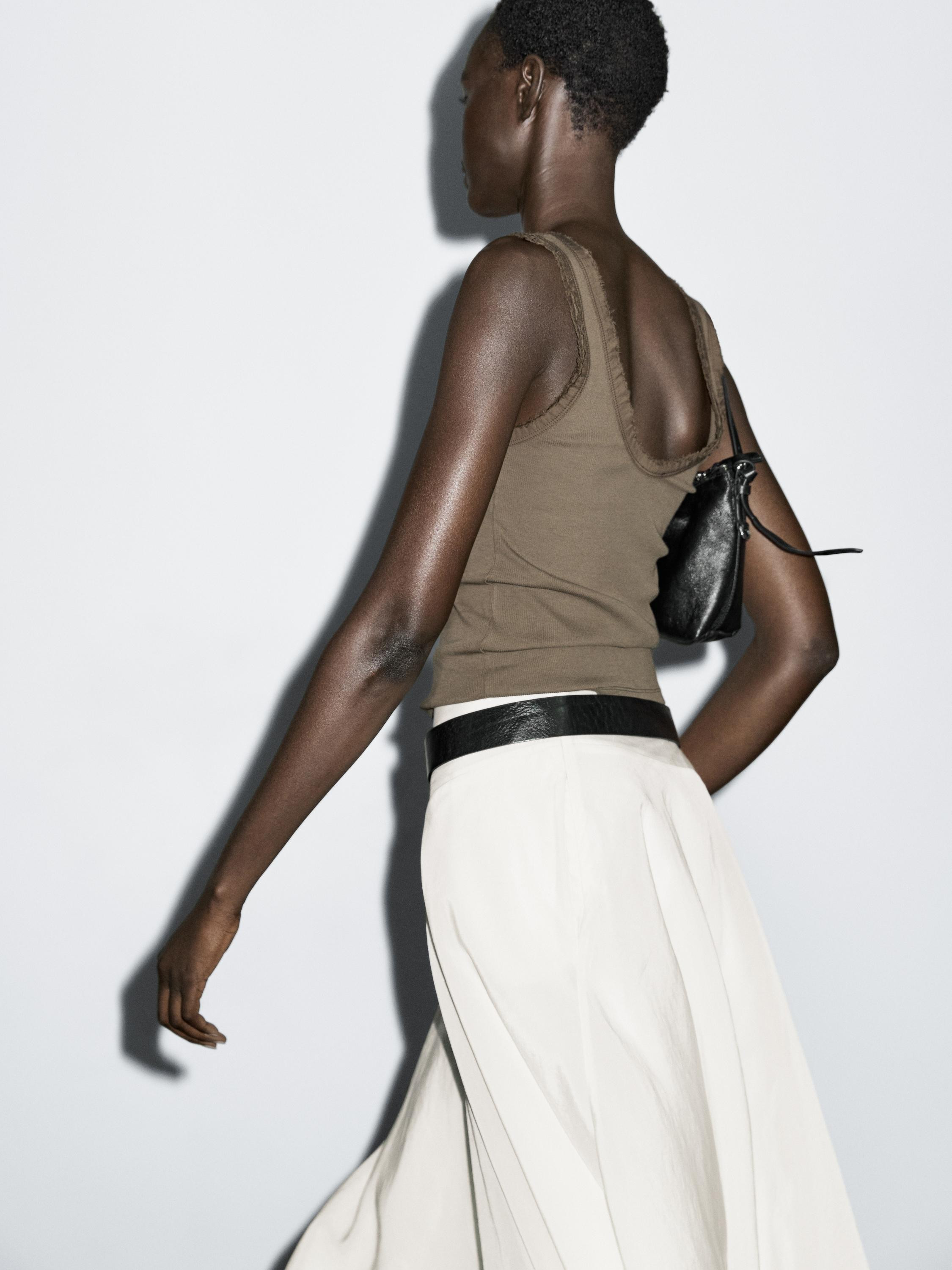 Weitschwingender Midirock mit Passe · Gebrochen Weiss · Sonnenbrille | Massimo Dutti | Massimo Dutti DE