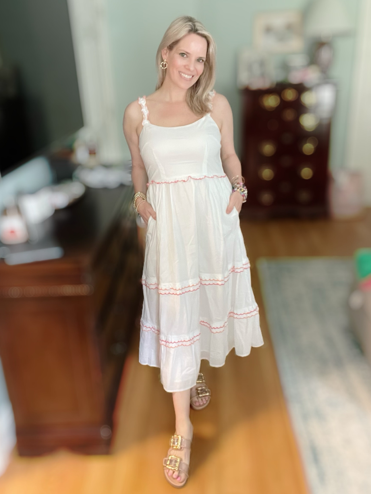 White midi dress with scalloped detail, wearing a size 4 & a regular bra 

#LTKSaleAlert #LTKFindsUnder50 #LTKOver40