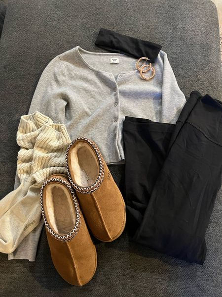 Neutral Winter Outfit with grey cardigan and black flare yoga pants and slouchy socks and ugg slippers and gold accessories and black headband

Not linked: Sunday Best Izzy Cardigan

#LTKstyletip