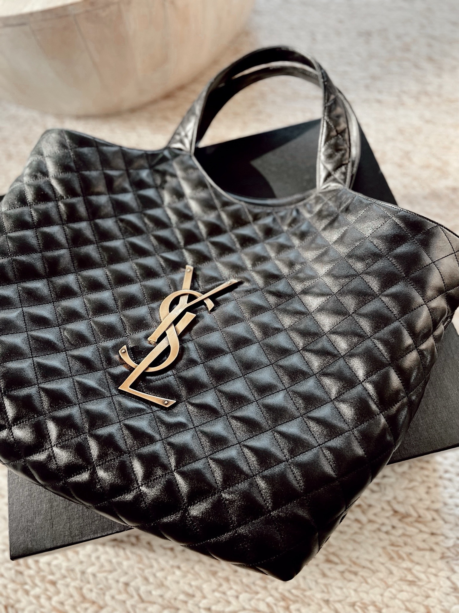 My travel bag! 

Designer bag. Quilt bag. Luggage. Travel bag.

#LTKstyletip #LTKtravel #LTKitbag