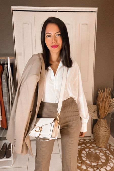 Fall outfit inspiration for work. White poplin cropped shirt, plaid pants and taupe blazer with a classy crossbody handbag


#LTKunder50 #LTKworkwear #LTKitbag
