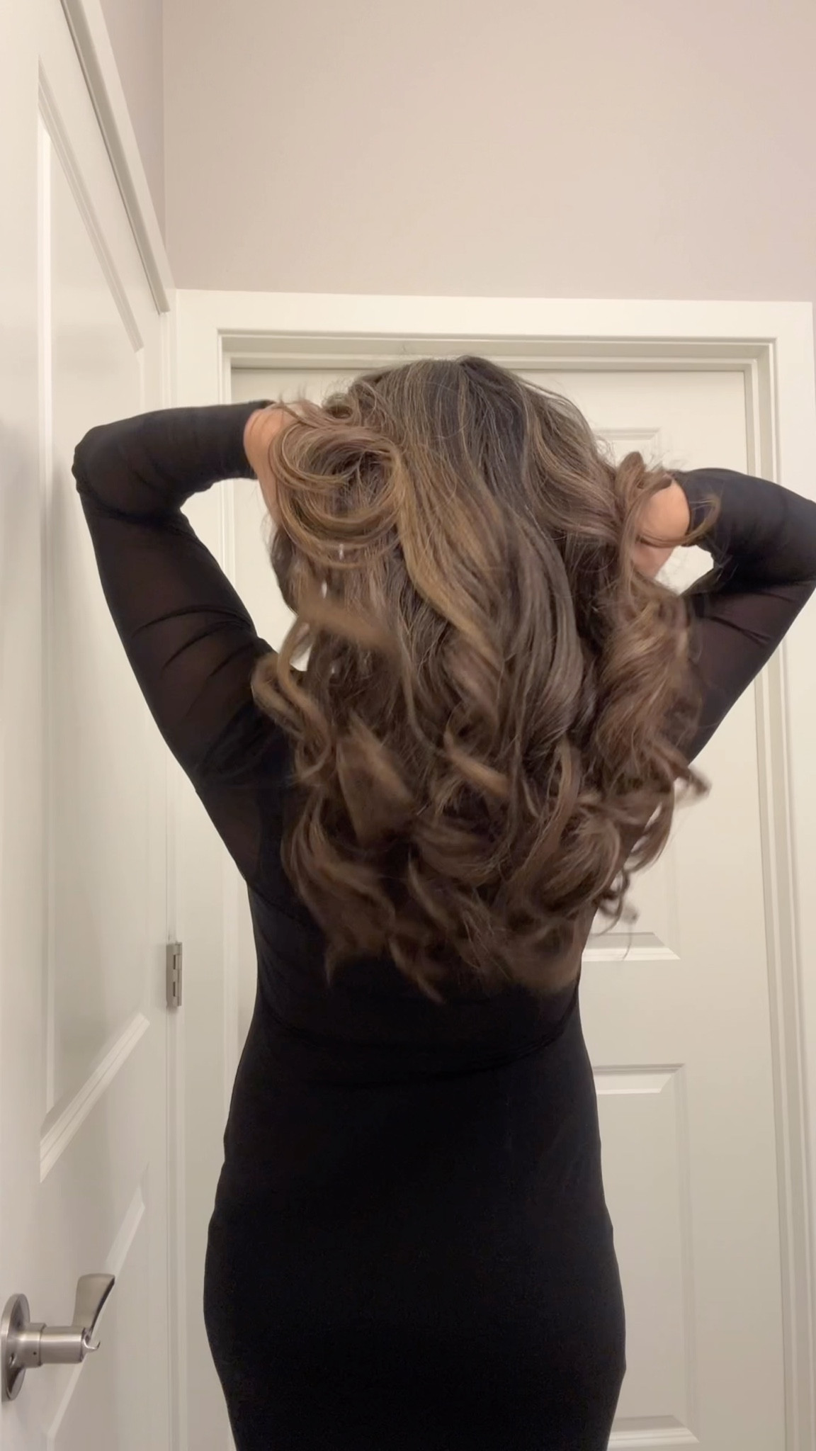 Everything I used: 
BabylissPro 1 1/4 inch
Kenra volume spray 
Kitsch medium thermal roller
Best clips ever that won’t pull out your hair!!

#LTKFindsUnder100 #LTKBeauty #LTKStyleTip