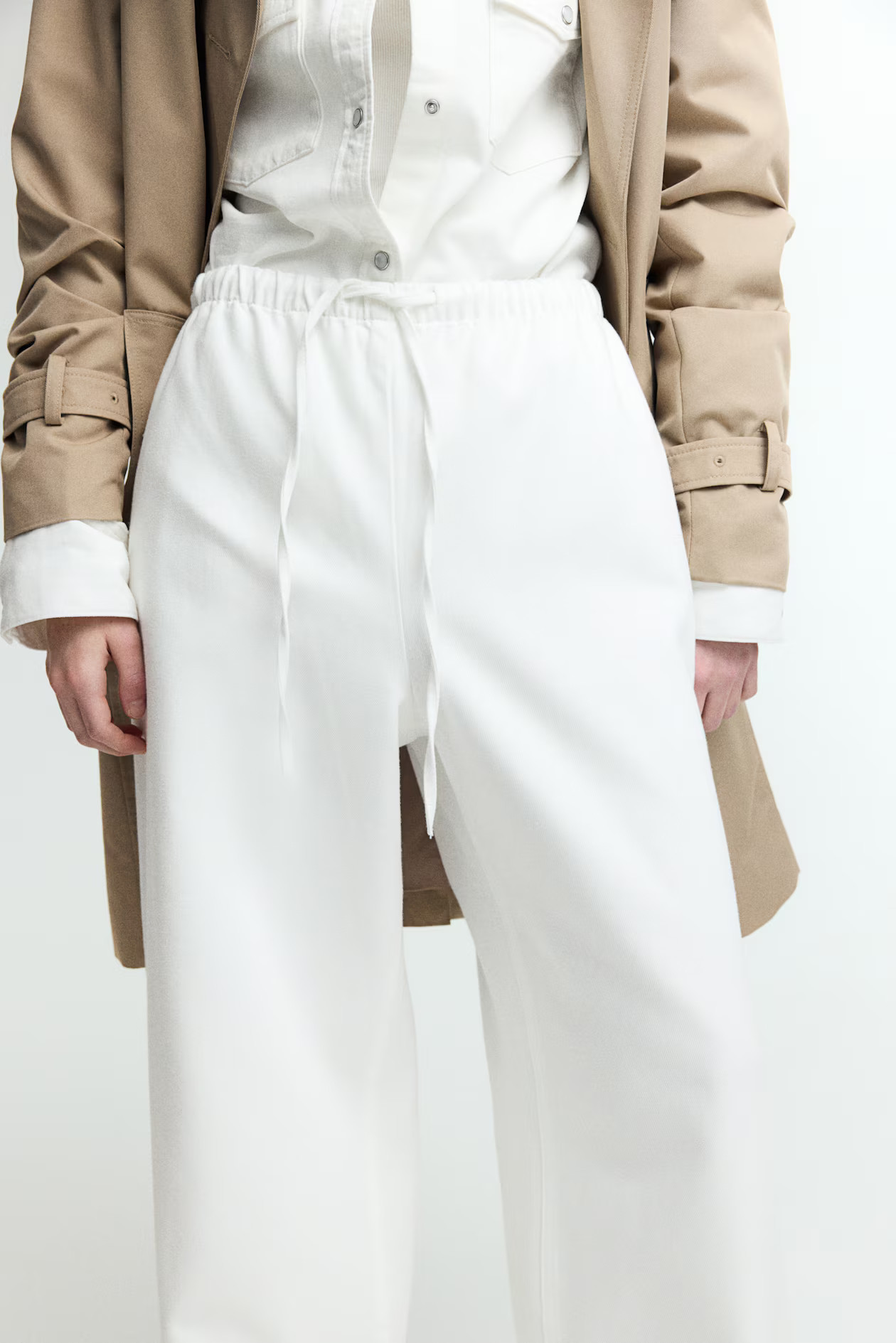 Feather Soft Denim drawstring trousers - Cream - Ladies | H&M GB | H&M (UK, MY, IN, SG, PH, TW, HK)