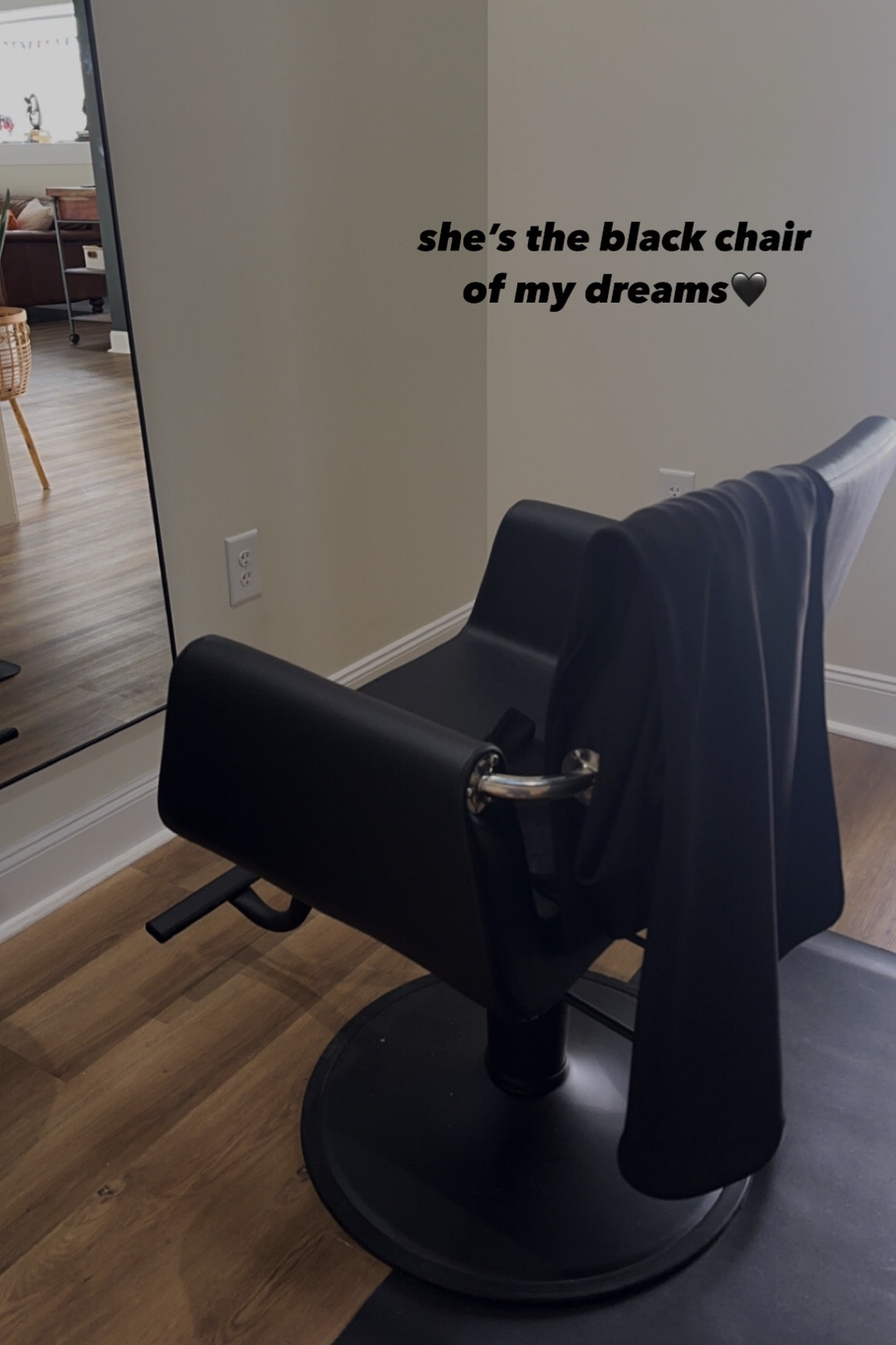 Ahh!! I’m obsessed with my new chair in my salon suite 🖤🪩 my exact chair is out of stock but I tagged a bunch of other ones and some stools!!

#LTKHome
