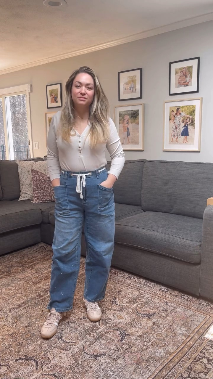 I remember my daughter taking those pictures of me and her being so proud to show me. All I could think was how I hated the way I looked and trying to hide it from her. I was exhausted. It took 9 months from that picture for me to stop making excuses and to start putting myself first. 

I’m now 7 months into my weight loss journey, down  37lbs with about 13lbs more to go. It hasn’t been easy by any means but I’m so proud of myself for showing up for myself every damn day♥️

#momoftwoweightloss #weightlosstransformation #momoftwo #weightlossjourney #motherhood life #transformation #loseweightforgood #rhodymom