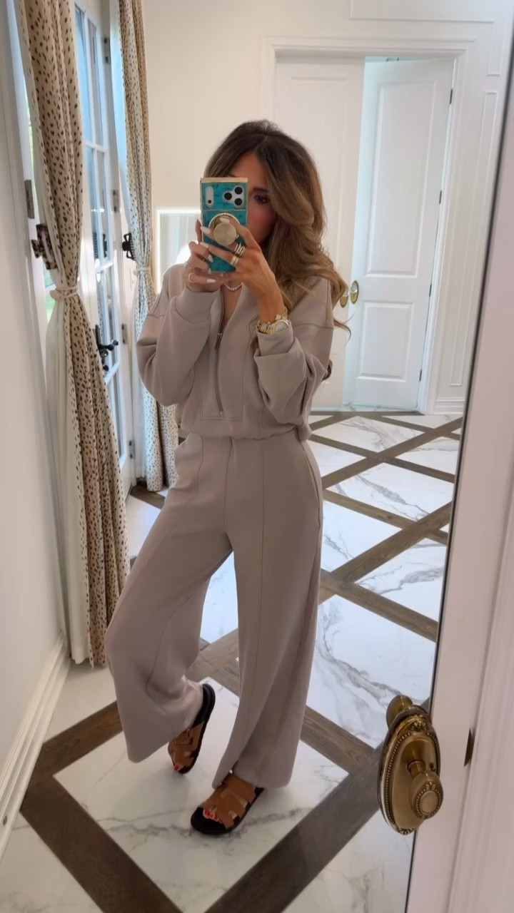 This color is really pretty! I’m wearing an XS in regular length! 

Nordstrom fashion, Nordstrom finds, Travel outfits, Travel jumpsuits, Fall outfits women, Casual fall outfits, Autumn outfits, Gemme Beauty, Emily Gemma

#LTKTravel #LTKmomlife #LTKSeasonal