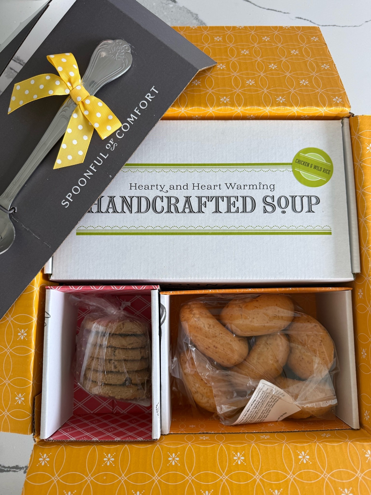 Devon here! We have a brand new baby in our family and I forgot the overwhelming feeling of newborn snuggles! I sent a Spoonful of Comfort box to the new momma to make meals a little easier. It's a perfect gift to give whether it's a congratulations, sympathy or get well soon. Soup heals all! ✨
#ad @spoonfulofcomfort