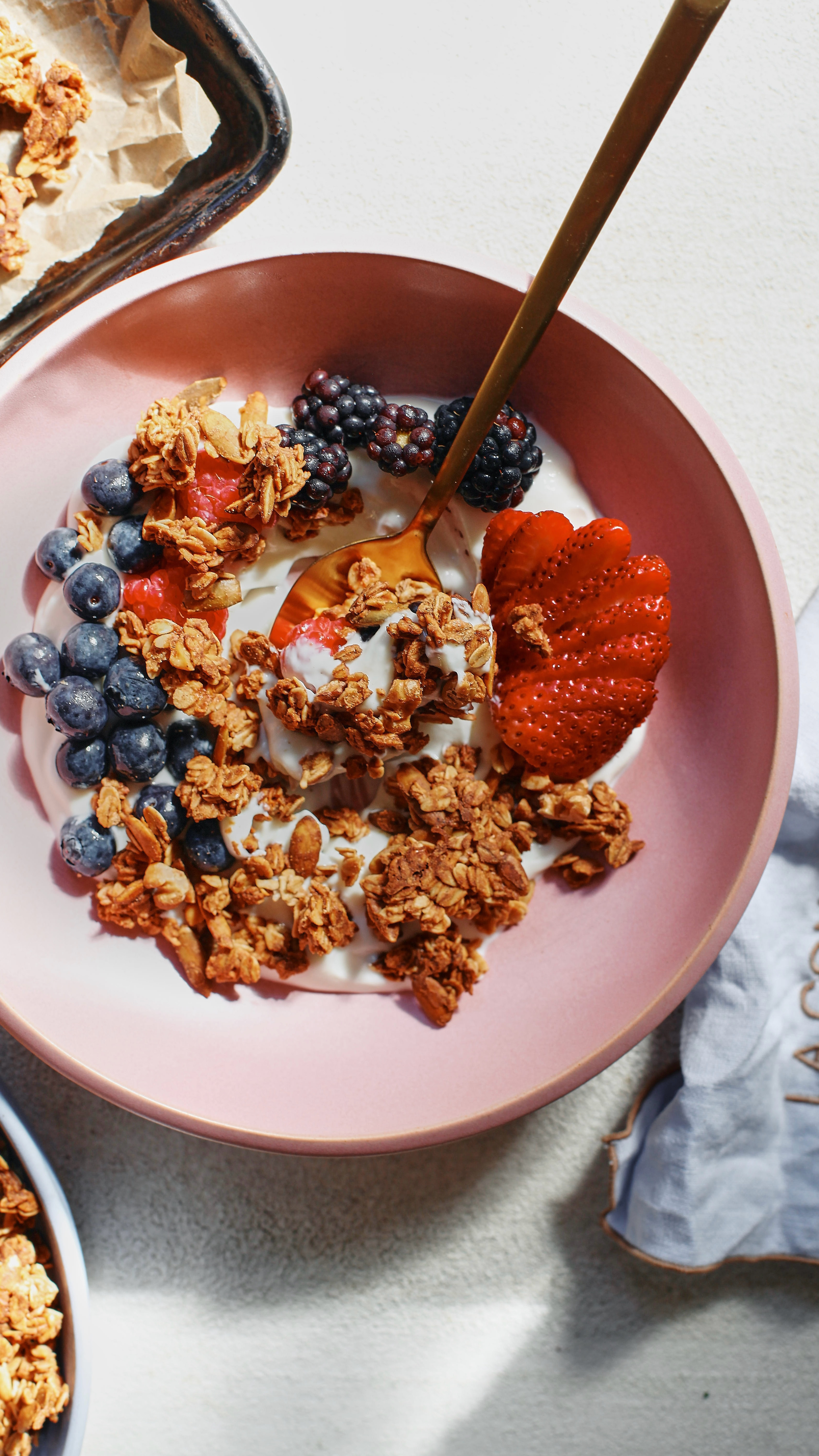 SOURDOUGH DISCARD GRANOLA🫐🍓

Don’t toss your sourdough discard—bake it into this toasty, crunchy, super easy granola.

#sourdoughdiscard #sourdoughstarter #granolarecipe #sourdoughgranola #healthyrecipe #breakfastideas #sourdoughdiscardrecipes 

https://britacooks.com/sourdough-discard-granola/
