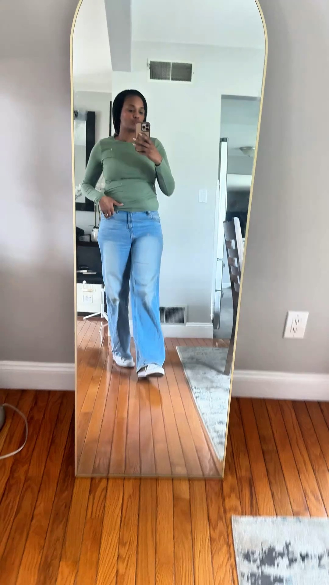 If you love some good affordable basics- these are the best. Stretchy and comfortable. 




Stretchy jeans, wide leg jeans, long sleeve tee, over 40 fashion, over 40 style, spring fashion 

#LTKOver40 #LTKMidsize #LTKootd