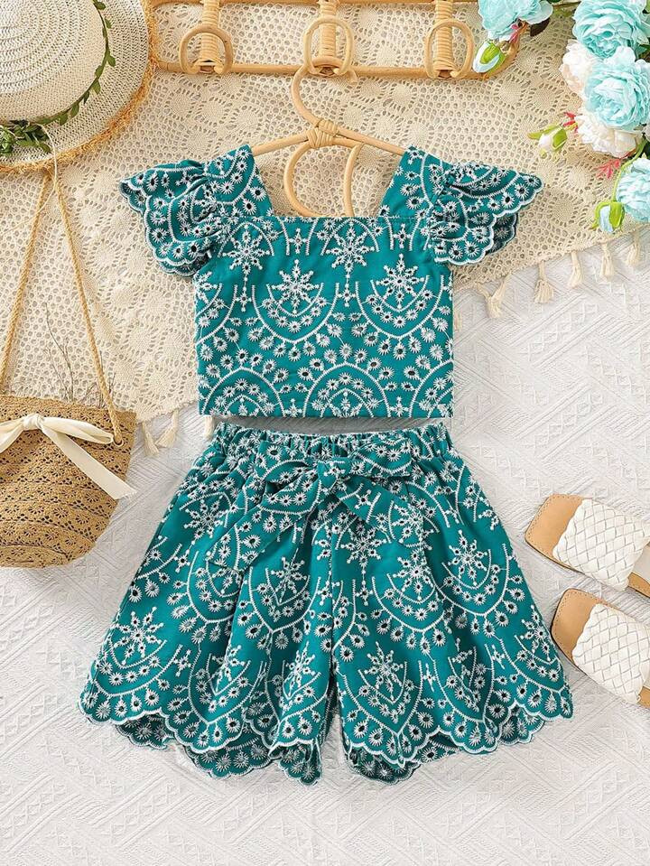 SHEIN Young Girl Snowflake Flying Sleeve Top & Shorts 2pcs/Set | SHEIN