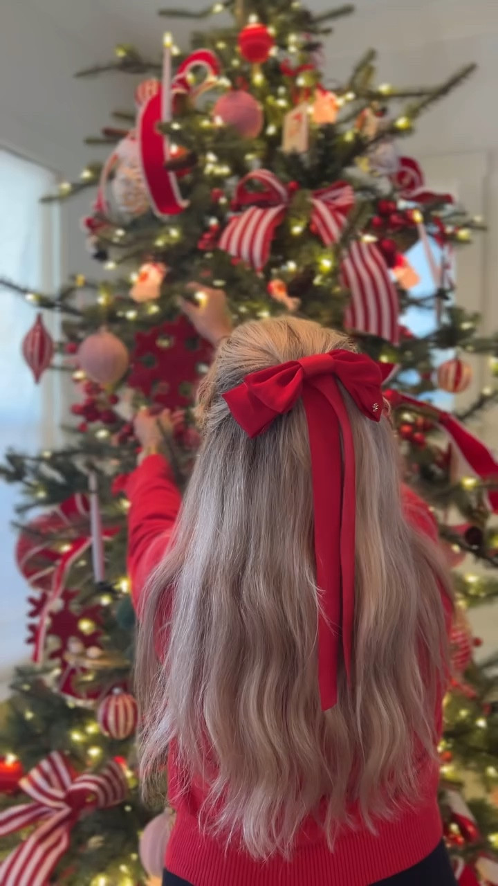 Christmas has arrived and boy does it feel magical ✨ Our first Christmas video this year is so fun. Unpacking the U-Haul of Christmas decor at the Nashville house and setting up our Christmas tree with lots of help from the boys 🥰😂 Decorate the tree with me and tune in at 5pm CST! 🎄❤️🧑🏻‍🎄🎅🏼

#christmastree 
#christmasdecor 
#christmastime