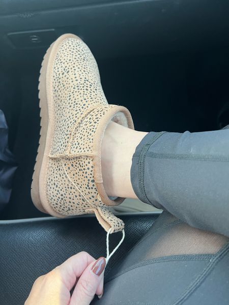 I have had these for a year 📅 and I can’t be bothered to snip the tag off 🙃 anyone else? 

I’m going in to have a procedure done on my shoulder today so I’ll be back to tomorrow 🙏🏼 

But if you want some UGG dupes these are worthy ! I have the real ones and I usually grab these instead. They’re $100 less! 