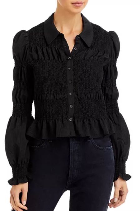 Such a cute top to wear for work. Smocking and puff sleeves are right up my alley.