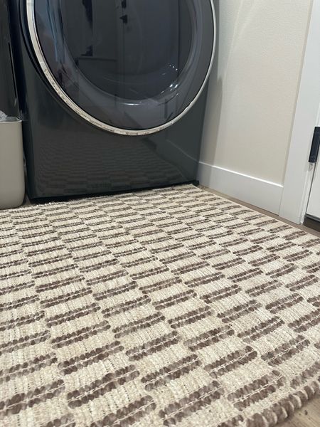 Our laundry room rug 😍



affordable rugs brown laundry room makeover target rugs

#LTKhome
