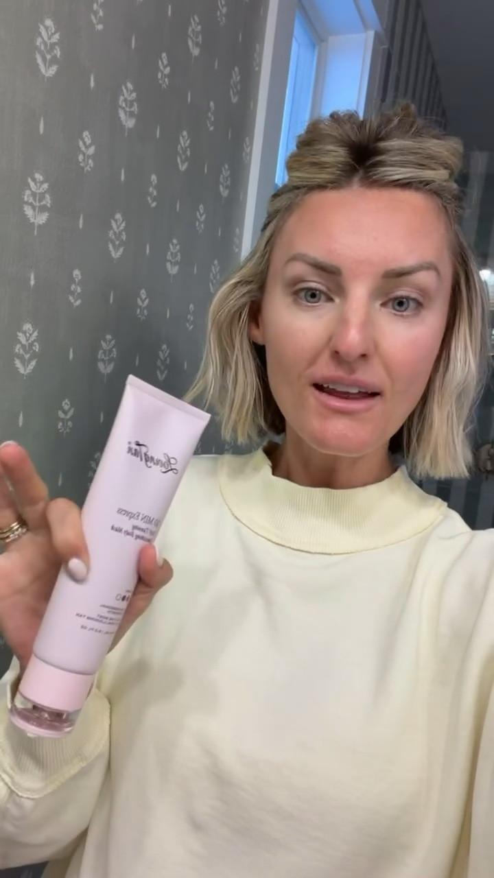 I’ve been using this 10 minute express tanner after we’ve been out in the sun to even out my tan & have been so impressed! @nordstrombeauty #nordstrompartner

Loverly Grey, Nordstrom, beauty finds, self tanner

#LTKBeauty