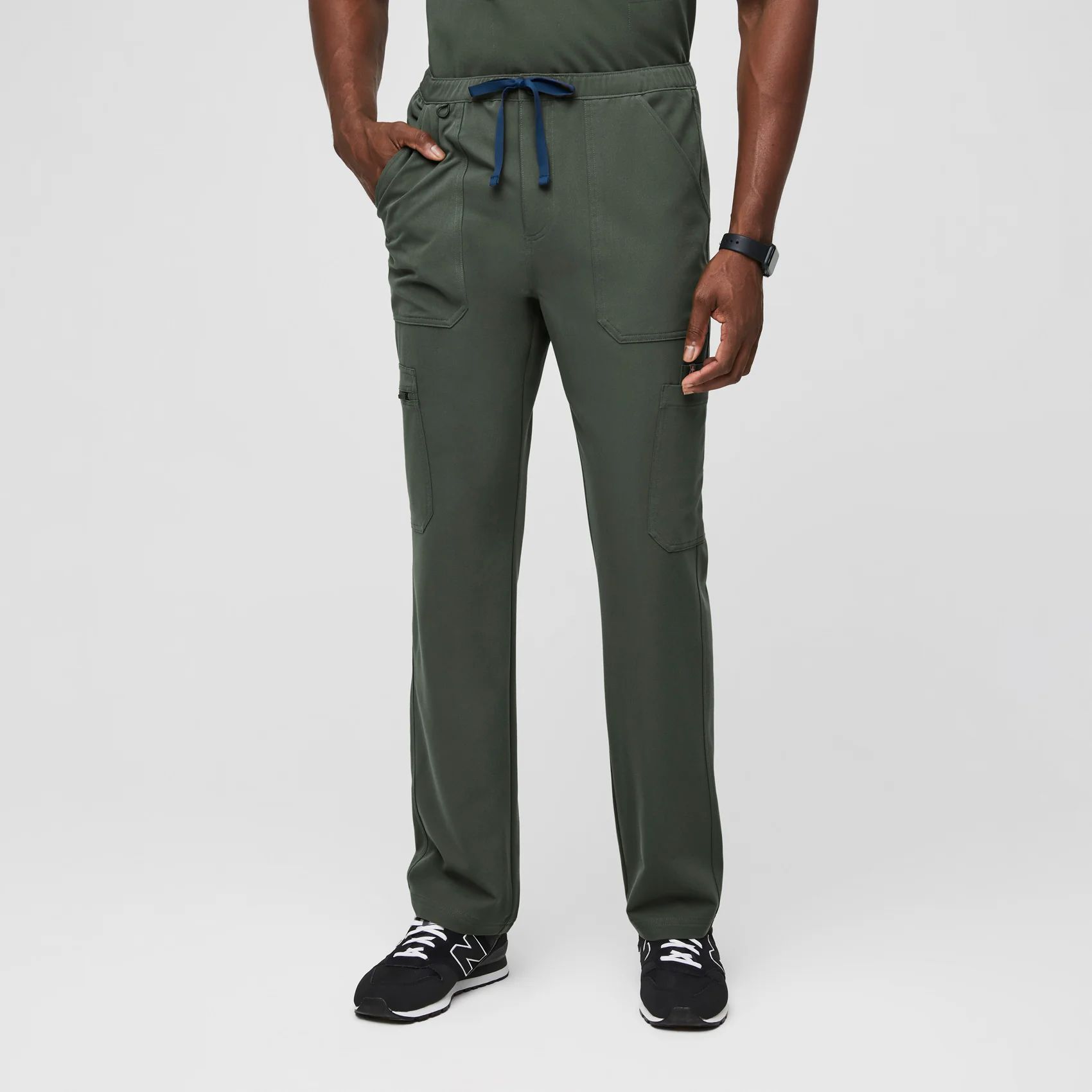 Men's Cairo Cargo Scrub Pants™ - Moss · FIGS | FIGS