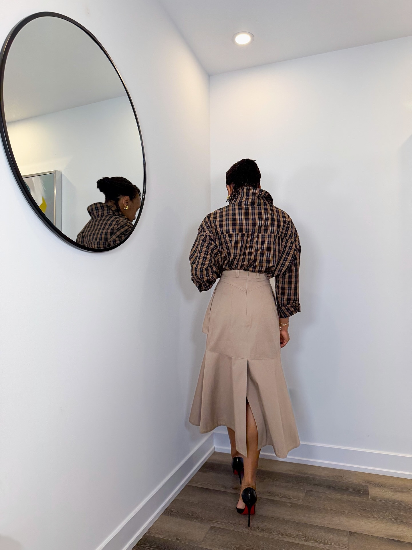 ✌🏾

Skirt @patou via Brand Collect Tokyo shirt @cplusseries via @ssense purse @ganni