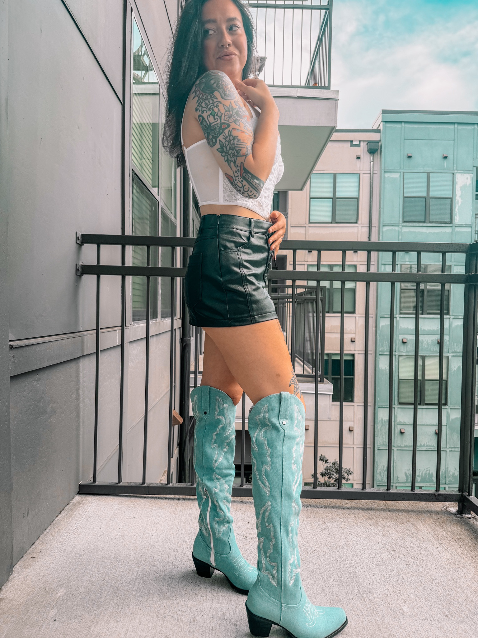 Country Concert Outfit 🤠🫶🏻

all pieces found on amazon (skirt is unavailable, so i linked something similar)

#LTKFestival #LTKSeasonal #LTKstyletip
