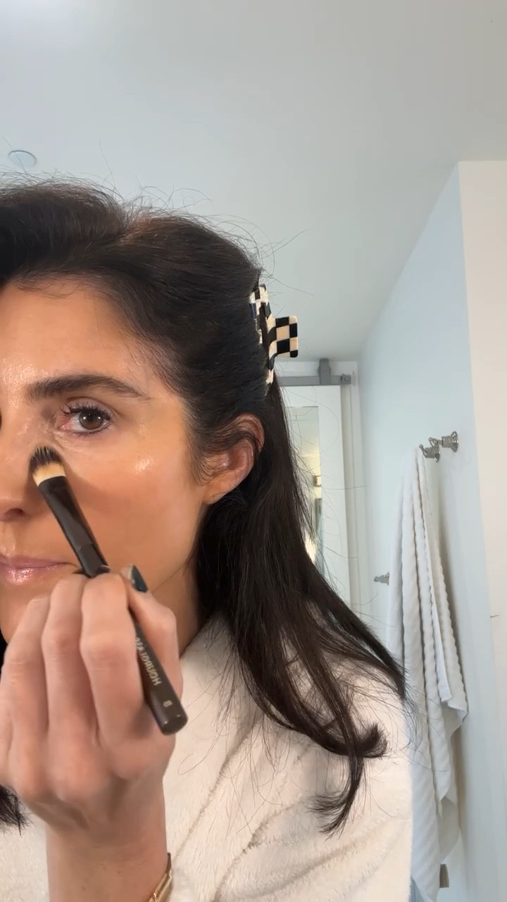 I naturally have dark veining near my eyes and this is one of the products that works very well. I use the shade light peach #stylinbyaylin #aylin #beauty

#LTKgrwm #LTKBeauty