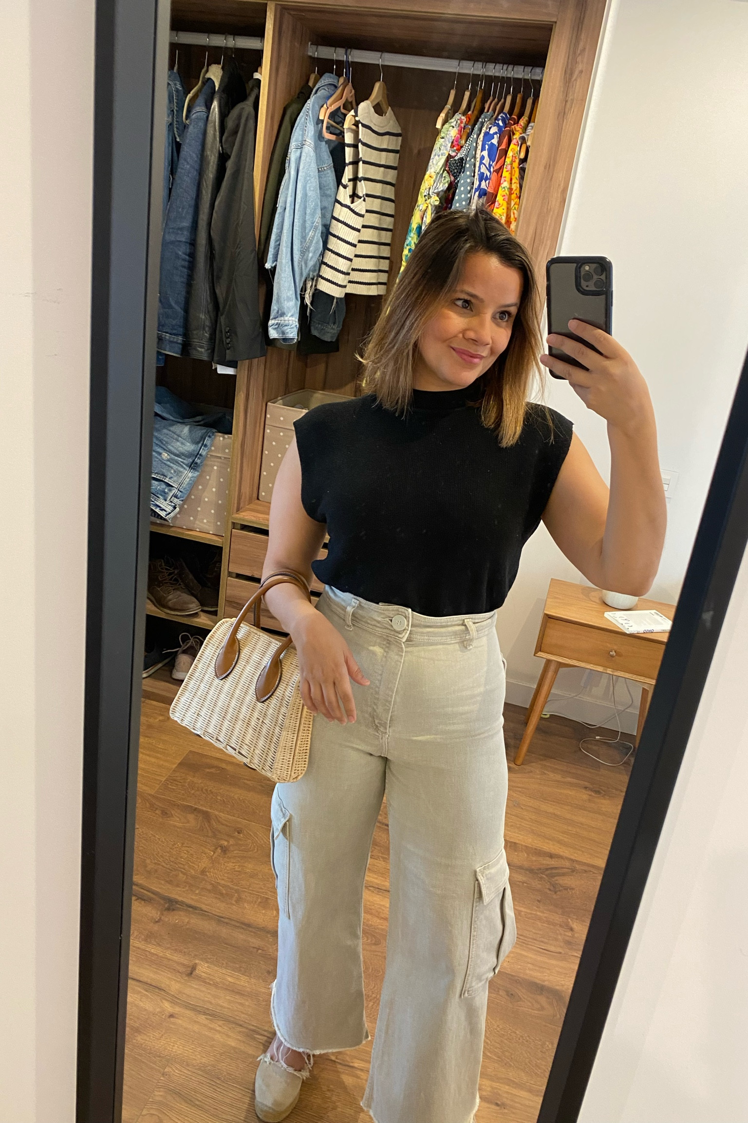 Look casual para ir a la oficina o a una cita con amigas 
Pantalón similar de Levis 
Blusa similar 
Bolso en parecido
Primavera/Verano


#LTKstyletip #LTKSeasonal #LTKeurope