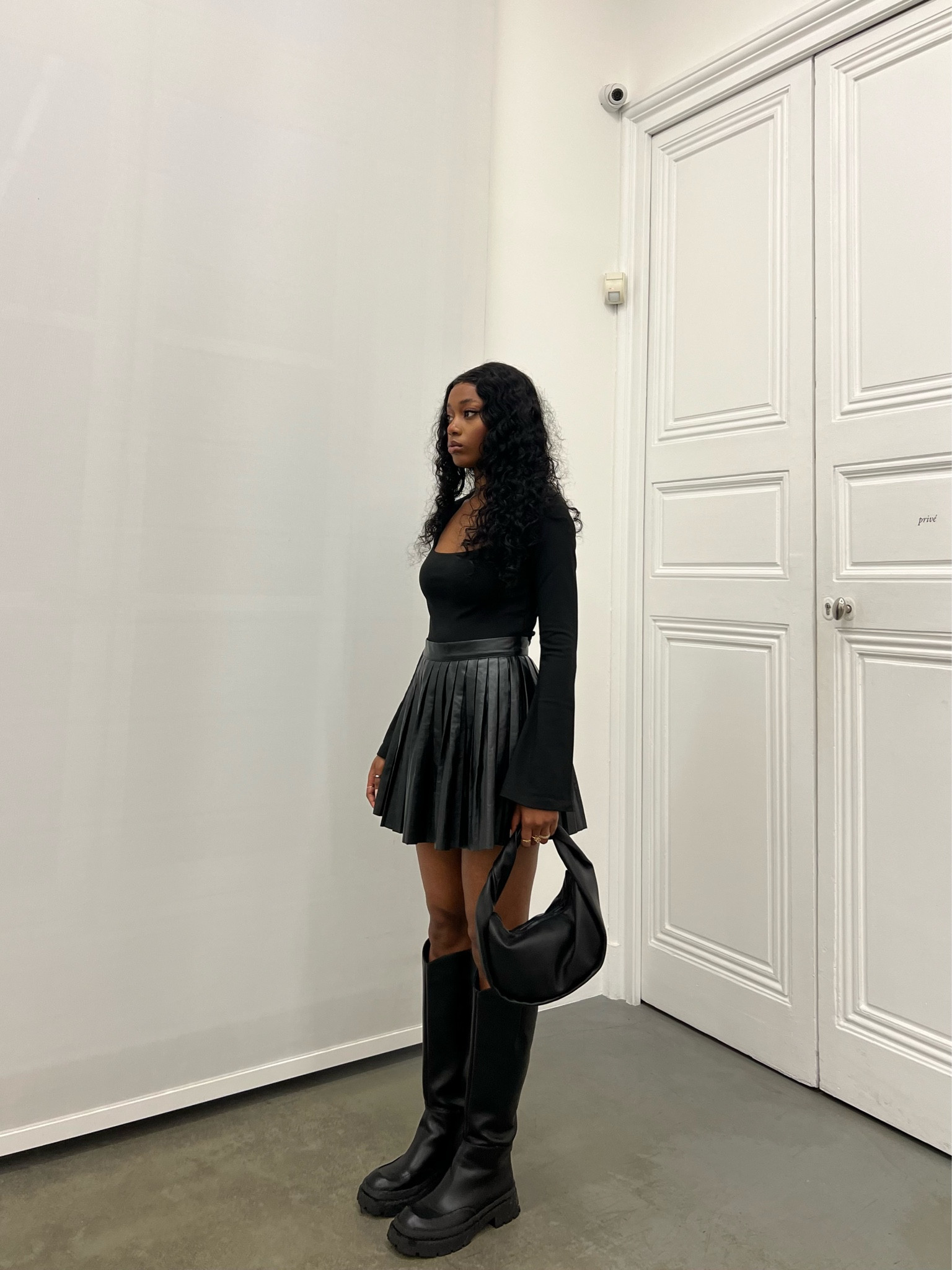 Black outfit winter inspiration #ltkgift #outfit #blackoutfit

#LTKstyletip #LTKGiftGuide #LTKbeauty