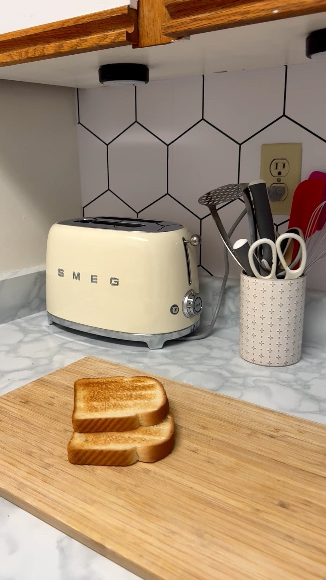 Cozy kitchen moment 🤍 My favorite everyday setup — this retro-style toaster makes the perfect golden toast and looks so beautiful on the counter. Love mixing function + aesthetic in my kitchen ✨

#kitchenessentials #ltkhome #cozykitchen #kitcheninspo #homeaesthetic #neutralhome #amazonhome

#LTKU #LTKHome #LTKfoodie