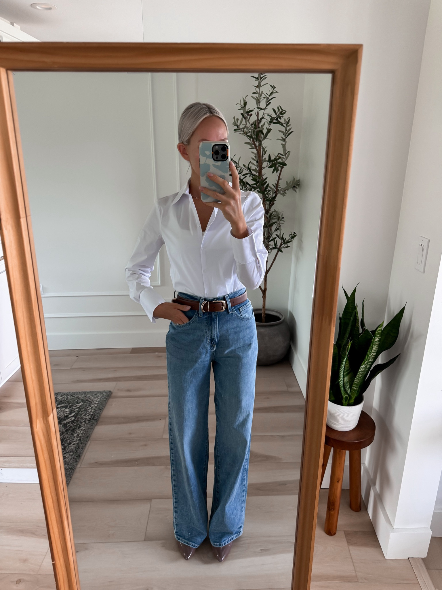 The best high waisted wide leg jeans from Target. Size down one. Medium wash is the color.

Fall jeans, wide leg jeans, target style, millennial mom, fall outfit, workwear, modest outfit, petite jeans, petite clothes, teacher outfit, target outfit, Amazon belt 

#LTKFindsUnder50 #LTKWorkwear #LTKStyleTip
