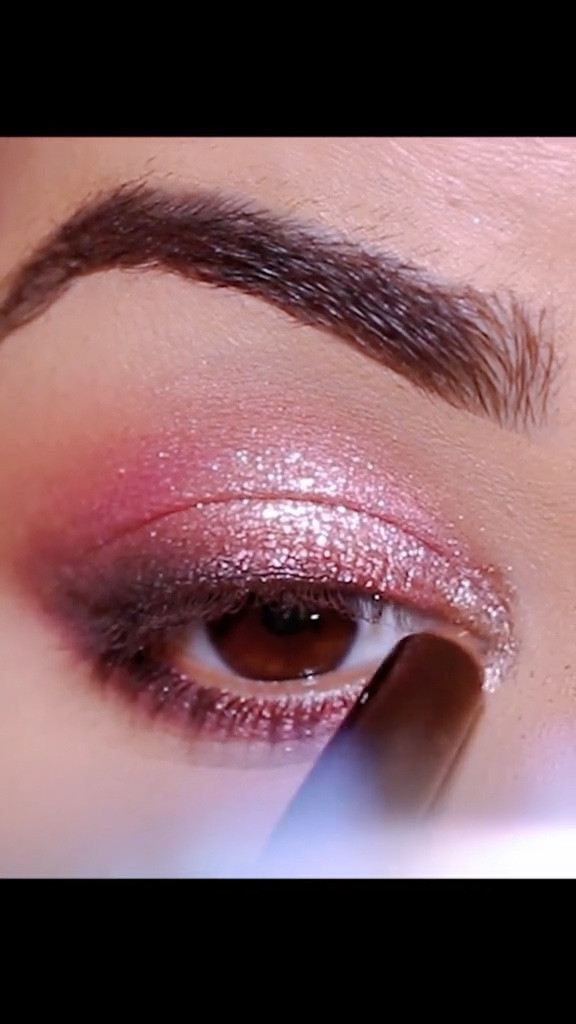 Stunning cream shadow tutorial using Laura Mercier and KVD Beauty

#LTKSeasonal #LTKHoliday #LTKbeauty