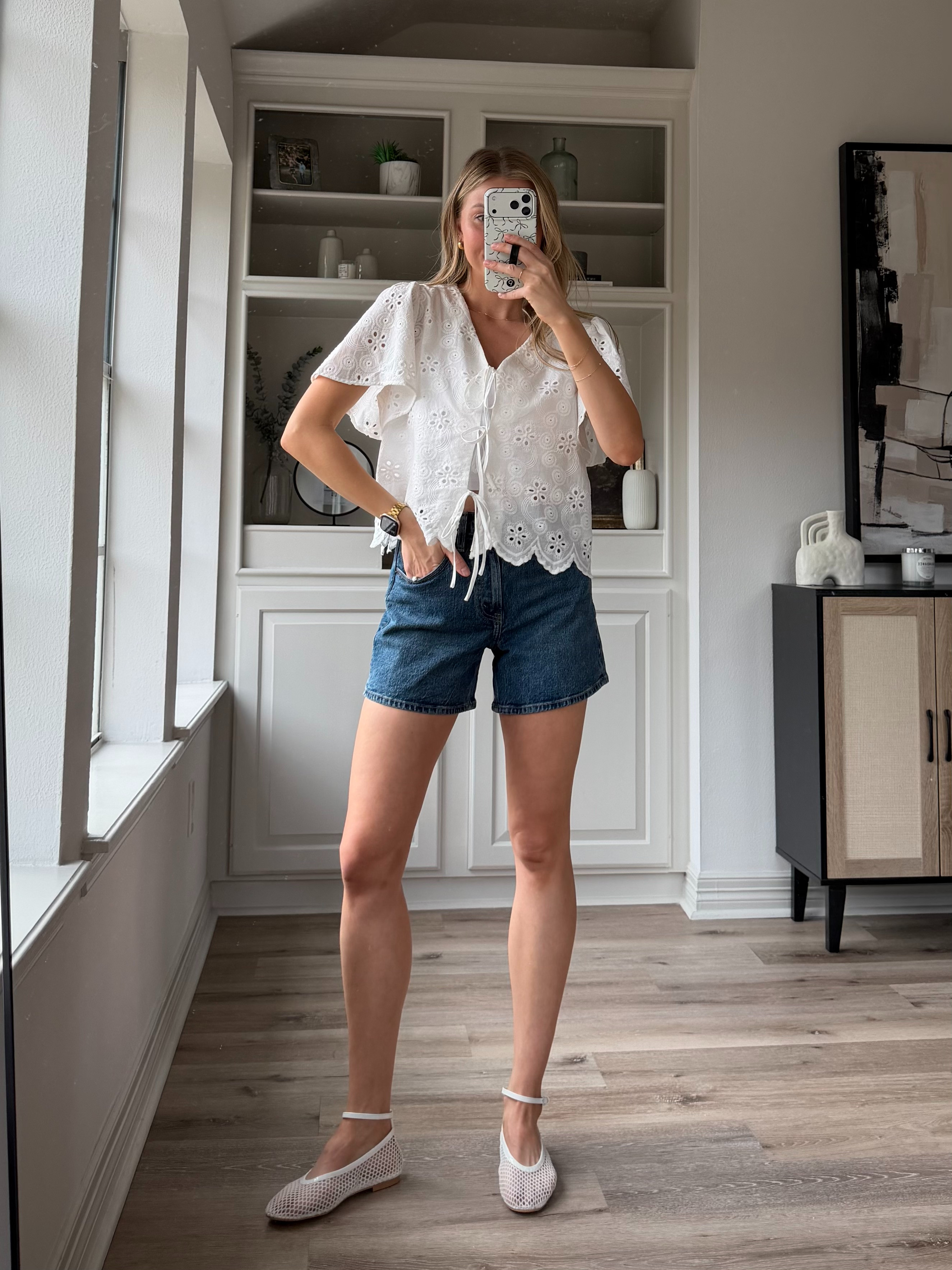 Loving this tie up top, perfect for nursing! Just wear a sporta bra tank under. Wearing S in top, M sports bra tank + 27 in shorts
 

 