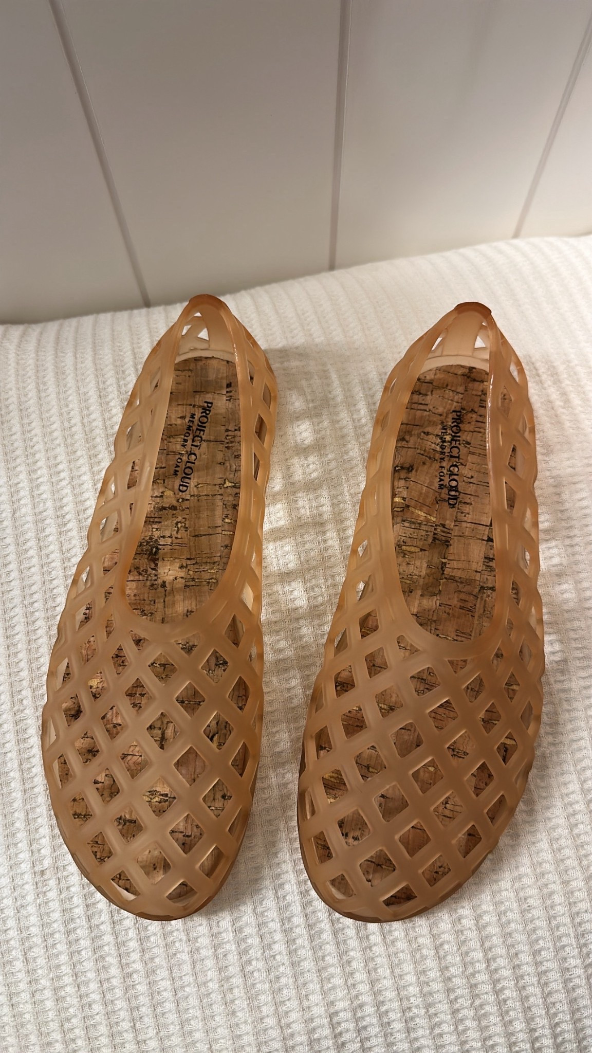 Omg babes, I’m obsessed with these Project Cloud Jelly Shoes! 💖
They’re super lightweight, water-resistant, and non-slip basically summer magic for your feet. ☀️💦 Perfect for pool days, brunch, or just strolling around town!

💌 You NEED these in your life trust me!

Color: Tan Transparent


#LTKStyle #LTKSummer #LTKShoes #LTKFavorites #LTKFinds 