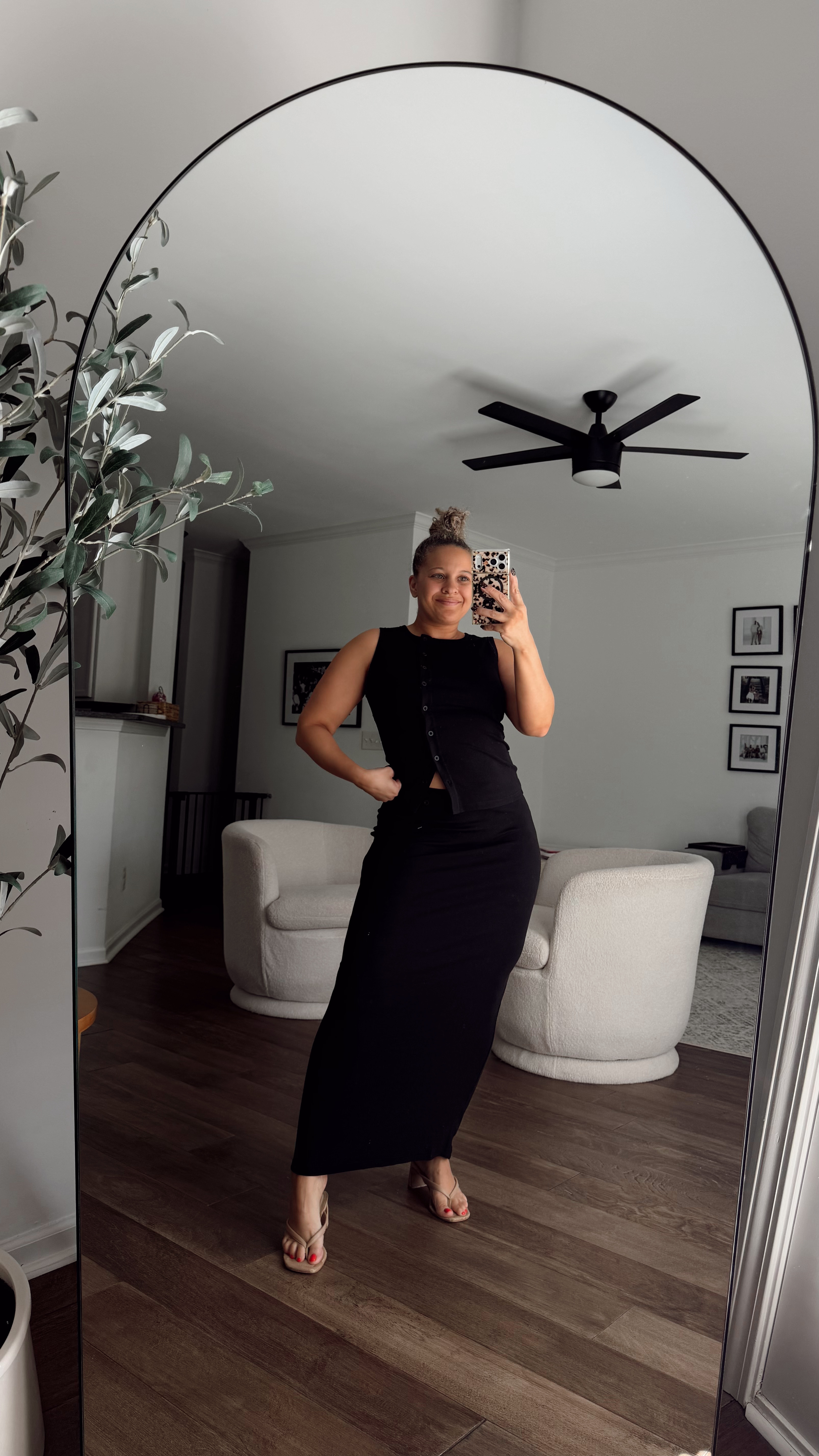 Love this ribbed skirt set, stretchy/elastic waistband
wearing size L
Petal and pup matching set 

 