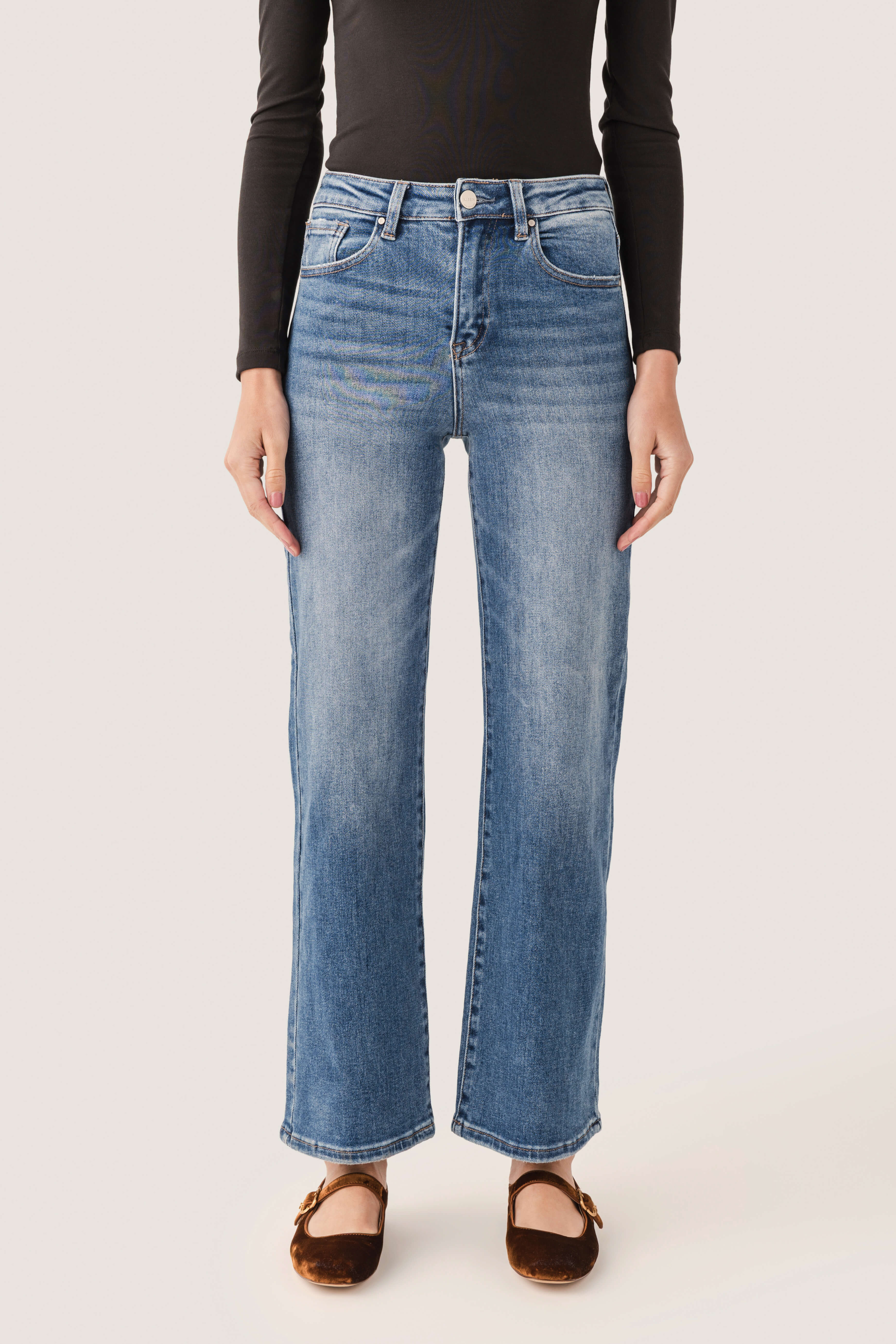 Risen Sophie High Rise Relaxed Straightleg Jeans | Social Threads
