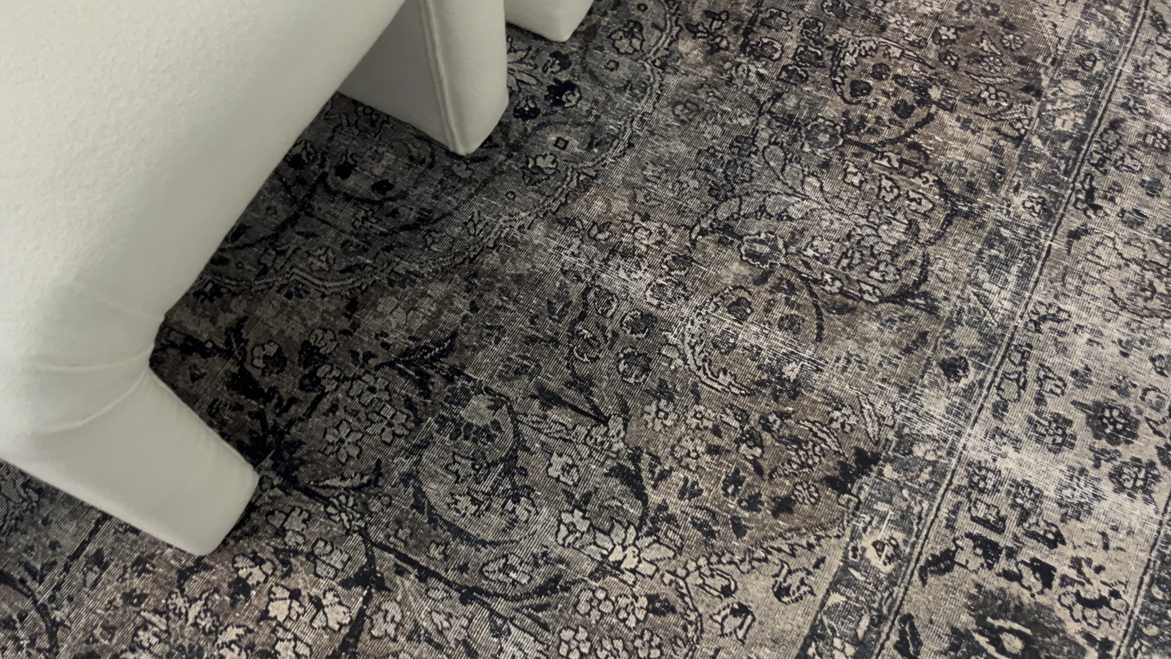 Loloi rug, neutral rug, area rug, bedroom rug 

#LTKSaleAlert #LTKStyleTip #LTKHome