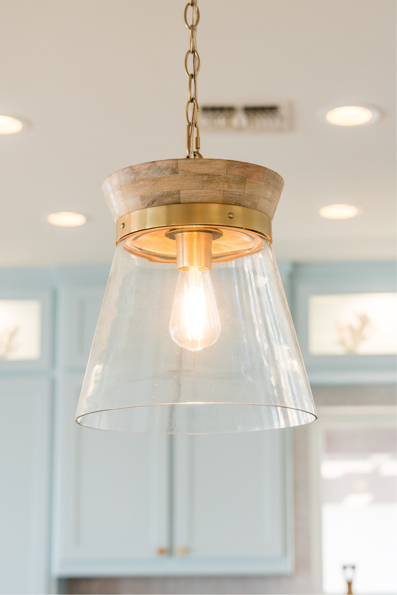 Add a touch of modern bohemian charm to your coastal home!  This handcrafted mango wood and clear glass cone pendant light from one of our latest projects brings warmth and elegance to any space. Perfect for that relaxed yet refined vibe!

#CoastalLiving #ModernBohemian #HomeLighting #InteriorInspo #PendantLightGoals #CoastalHome #HandcraftedStyle #Design


#LTKHome