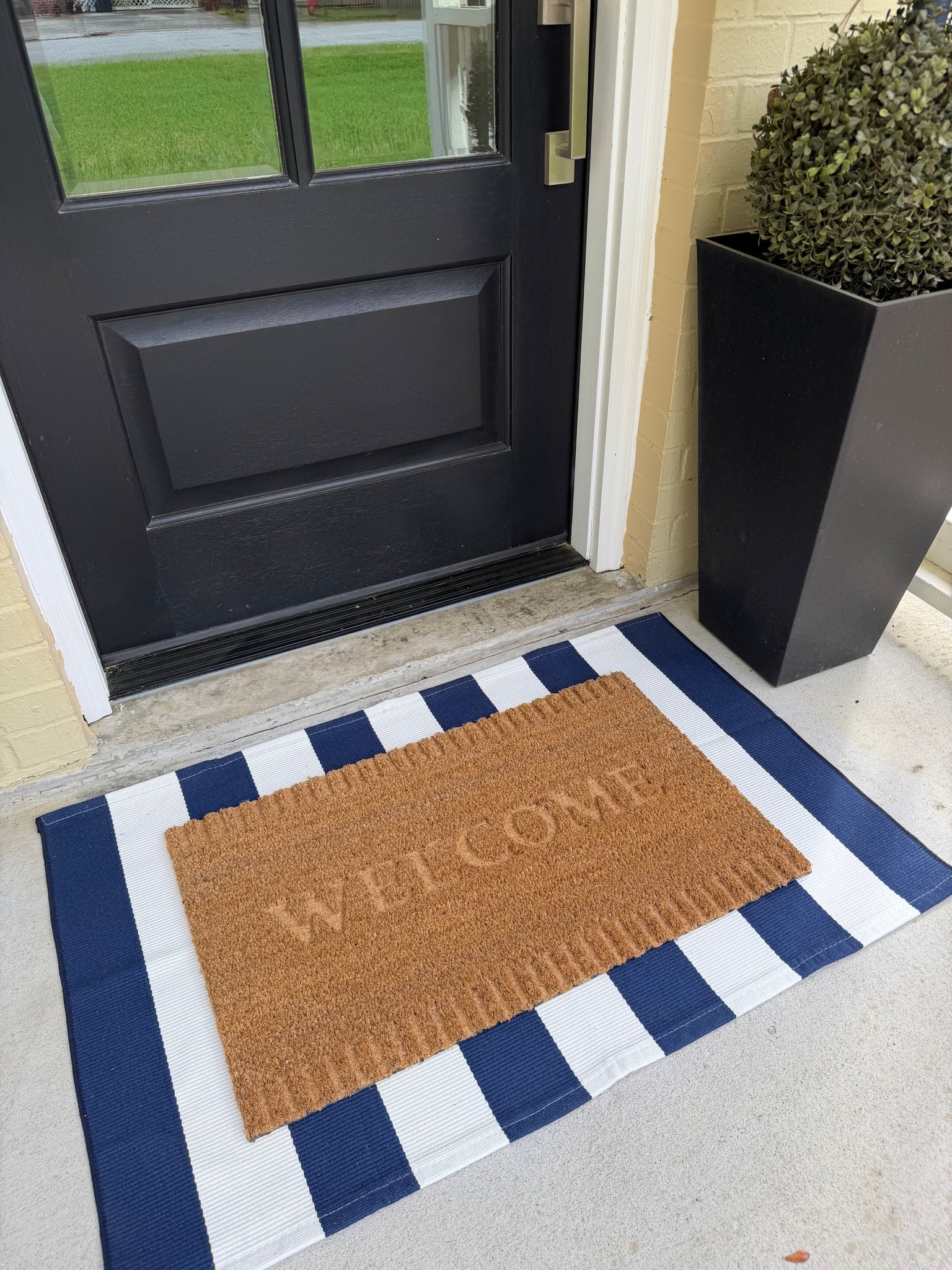 Spring Front Door Decor 🌷✨

Doormat, welcome door mat, spring refresh 