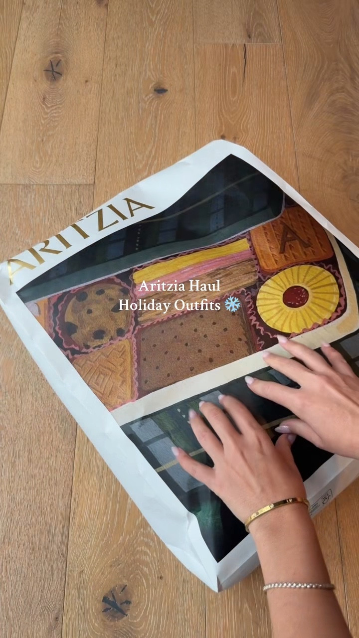 Aritzia holiday staples you’ll wear way beyond December 🎄🤍 Cozy, minimal, and so easy to style.

I will have my order 🔗 on my LTK in the Aritzia section! 

#LTKHoliday #LTKgrwm #LTKootd