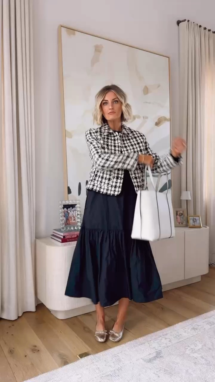 This is one of my favorite Amazon dresses! It’s great for work or play! Wearing XS!

Loverly Grey, workwear, work outfit, winter workwear, spring workwear, ballet flats, tote bags 

#LTKStyleTip #LTKWorkwear