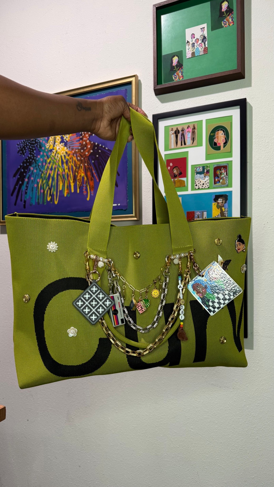 The perfect curves totes for my sister! Shop all the decor on this post  